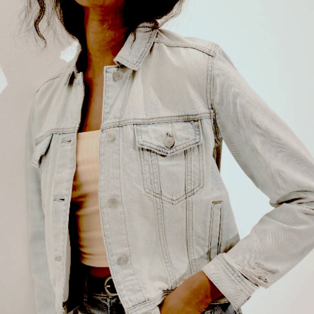 Light Wash Denim Jean Jacket AE American Eagle Outfitters 100% Cotton Size Small